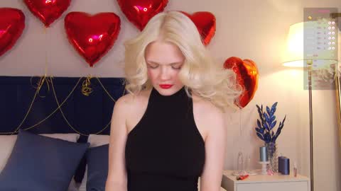 Snapshot of milademies chatting on 12-28-24, 03:04 Miss Cutie online show from 12-28-24, 03:04