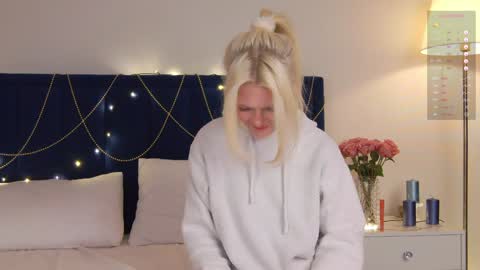 Snapshot of milademies chatting on 01-28-25, 03:25 Miss Cutie online show from 01-28-25, 03:25