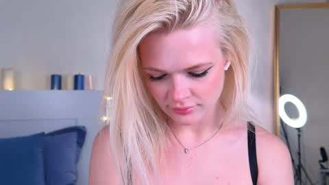 Snapshot of milademies chatting on 03-06-26, 04:31 Miss Cutie online show from 03-06-26, 04:31