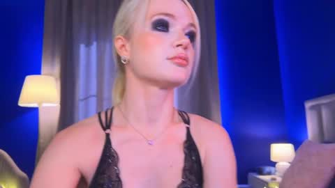 Snapshot of milademies chatting on 04-02-26, 04:21 Miss Cutie online show from 04-02-26, 04:21