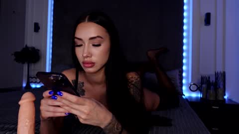 Mila       online show from 09-10-25, 08:14