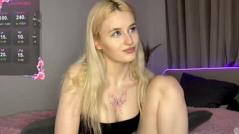 Snapshot of milaelin chatting on 02-10-26, 06:12 Mila online show from 02-10-26, 06:12