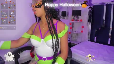 Milenna online show from 10-31-25, 06:03