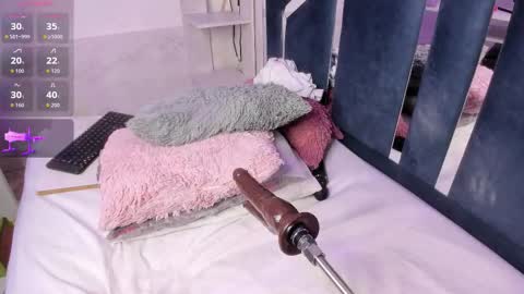 Snapshot of milahall__ chatting on 01-15-26, 04:28 Milenna online show from 01-15-26, 04:28