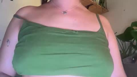 Snapshot of milakun1s chatting on 03-31-26, 02:02 milakun1s online show from 03-31-26, 02:02