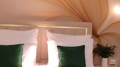milaleoneli online show from 07-22-26, 04:43