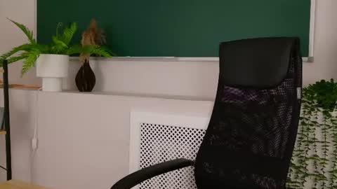 milaleoneli online show from 07-31-26, 04:39