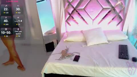 Snapshot of milamonroexx chatting on 06-21-26, 02:25 MilaMonroeXX online show from 06-21-26, 02:25