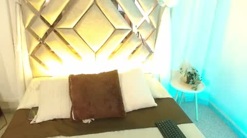 MilaMonroeXX online show from 07-30-26, 02:43