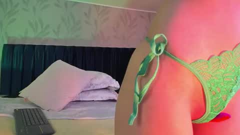 Snapshot of milan_daph chatting on 03-03-26, 05:30 Daphne online show from 03-03-26, 05:30