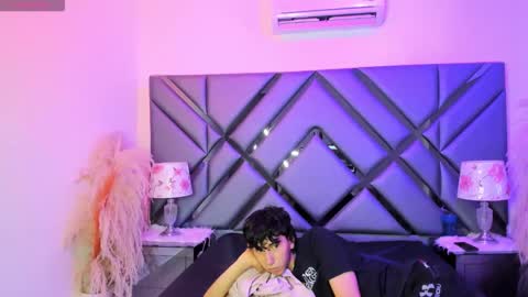 milan_lewiss online show from 02-26-26, 12:26