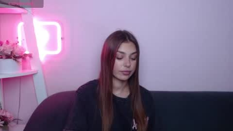 milanaangelas online show from 07-17-26, 04:52