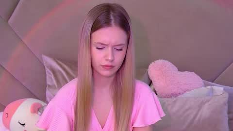 MilanaBalmain online show from 10-21-25, 04:08