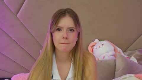 MilanaBalmain online show from 11-12-25, 04:18