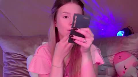 MilanaBalmain online show from 11-24-25, 04:23