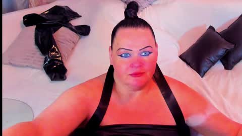 Snapshot of milanabiegert chatting on 12-20-24, 07:17 Lana online show from 12-20-24, 07:17