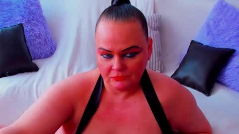 Snapshot of milanabiegert chatting on 02-24-25, 10:15 Lana online show from 02-24-25, 10:15