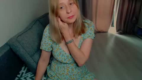 Milena online show from 06-18-26, 06:35