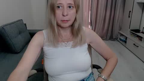 Milena online show from 08-02-26, 05:39