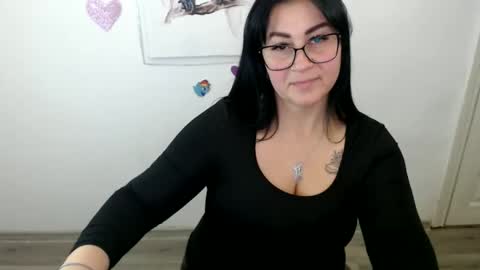 Snapshot of milania_milaa chatting on 10-15-25, 01:00 milania_milaa online show from 10-15-25, 01:00