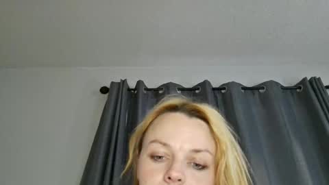 Snapshot of milaoshua chatting on 01-08-26, 10:12 Wetbby00 online show from 01-08-26, 10:12