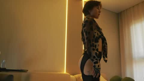 Snapshot of milaskissing chatting on 04-01-26, 10:49 milaskissing online show from 04-01-26, 10:49