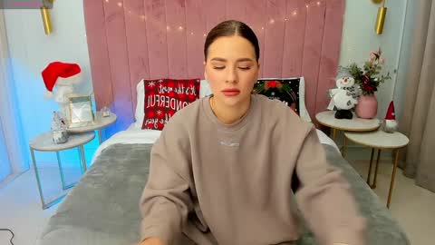 Mia online show from 12-22-24, 05:34