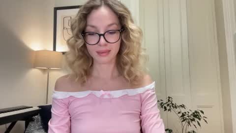 Mila online show from 10-21-25, 04:08