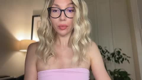 Mila online show from 05-03-26, 04:24