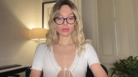 Mila online show from 07-01-26, 03:45