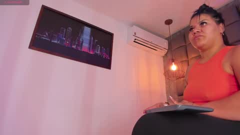 Snapshot of mile_u chatting on 02-14-25, 03:43 Milena online show from 02-14-25, 03:43