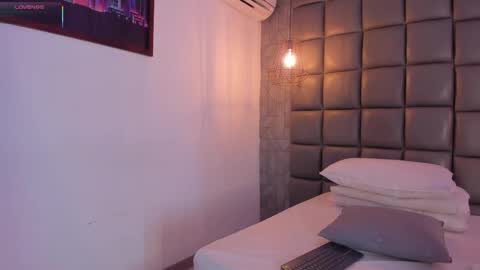 Snapshot of mile_u chatting on 09-19-25, 03:19 Milena online show from 09-19-25, 03:19