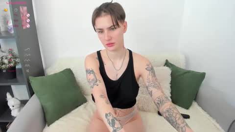 Snapshot of milenakeeks chatting on 03-09-26, 08:07 milenakeeks online show from 03-09-26, 08:07