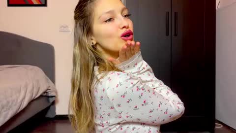 Snapshot of mileyy_cute chatting on 03-03-26, 11:10 mileyy_cute online show from 03-03-26, 11:10