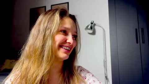 Snapshot of mileyy_cute chatting on 03-08-26, 02:04 mileyy_cute online show from 03-08-26, 02:04