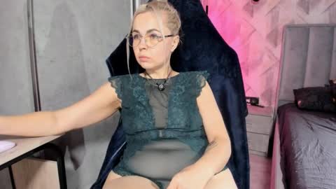 Snapshot of milf__mari chatting on 01-11-26, 09:14 Maria online show from 01-11-26, 09:14