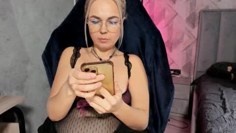 Snapshot of milf__mari chatting on 01-17-26, 10:31 Maria online show from 01-17-26, 10:31