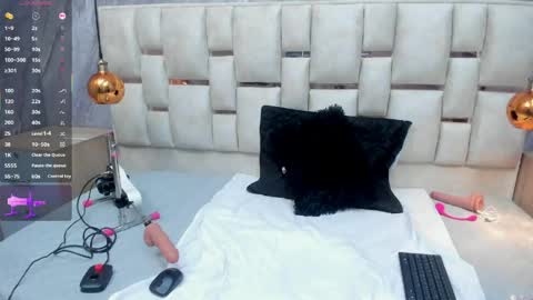 Snapshot of milf_drip chatting on 05-19-26, 12:33 Lili online show from 05-19-26, 12:33