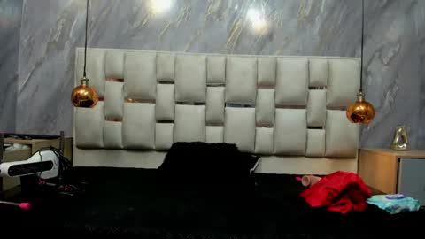 Snapshot of milf_drip chatting on 05-21-26, 12:23 Lili online show from 05-21-26, 12:23