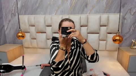 Snapshot of milf_drip chatting on 06-01-26, 12:07 Lili online show from 06-01-26, 12:07