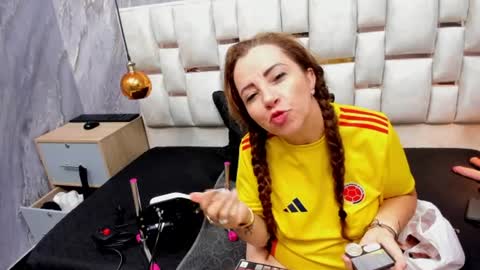 Snapshot of milf_drip chatting on 06-09-26, 12:17 Lili online show from 06-09-26, 12:17