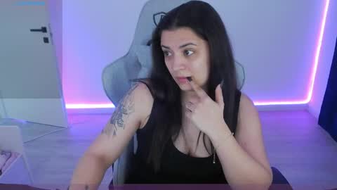 Snapshot of milf_isa chatting on 04-06-26, 08:59 Isabelle online show from 04-06-26, 08:59