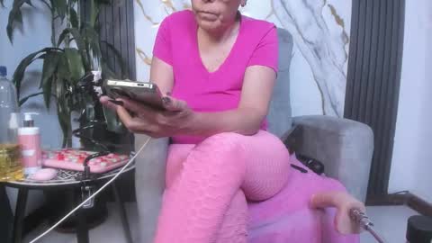 Snapshot of milf_sikiu chatting on 05-24-26, 11:21 milf sikiu online show from 05-24-26, 11:21