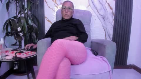 Snapshot of milf_sikiu chatting on 05-31-26, 11:17 milf sikiu online show from 05-31-26, 11:17