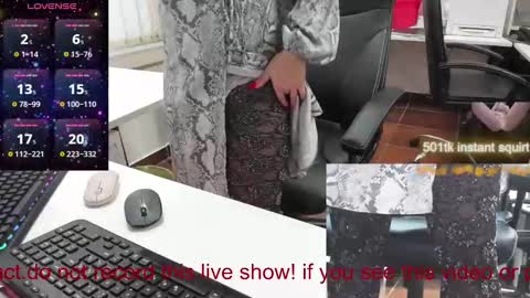 Snapshot of milf_viktoria chatting on 02-17-25, 09:46 Viktoria online show from 02-17-25, 09:46