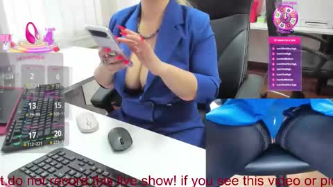 Snapshot of milf_viktoria chatting on 11-27-25, 09:44 Viktoria online show from 11-27-25, 09:44