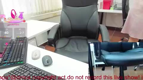 Snapshot of milf_viktoria chatting on 12-18-25, 10:54 Viktoria online show from 12-18-25, 10:54