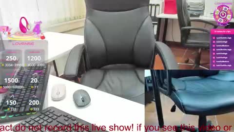 Snapshot of milf_viktoria chatting on 02-05-26, 11:15 Viktoria online show from 02-05-26, 11:15