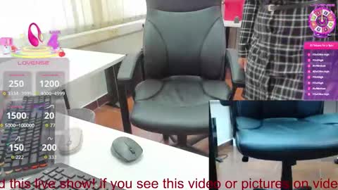 Snapshot of milf_viktoria chatting on 03-09-26, 11:58 Viktoria online show from 03-09-26, 11:58