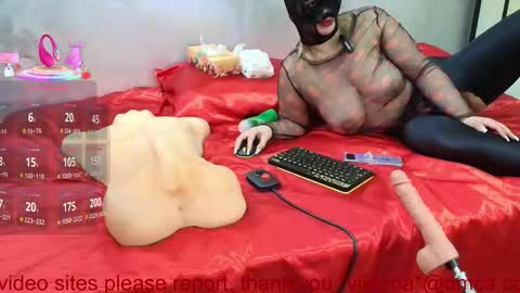 Snapshot of milf_viktoria chatting on 03-14-26, 09:26 Viktoria online show from 03-14-26, 09:26